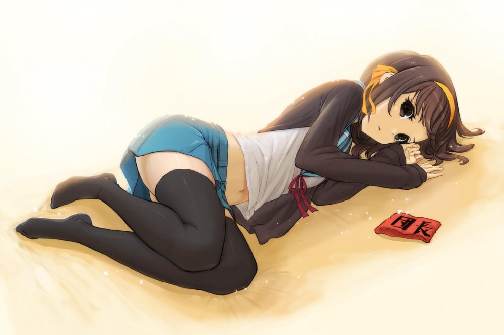 Konachan.com - 157735 brown_eyes brown_hair navel seifuku short_hair sugimasa suzumiya_haruhi su.jpg